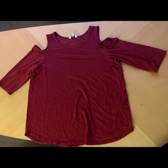 Adorable Reitmans cold shoulder top! - Picture 1 of 2